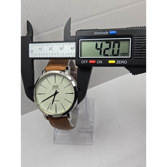 Q & Q Quartz Mens 42mm Watch Brown Strap New Battery 30m Water Resistant Classic - Picture 5 of 12